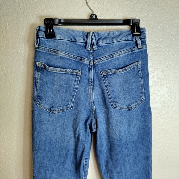 Good American Good Waist Step Hem Jeans in indigo 201 sz 28/6 - Picture 8 of 9
